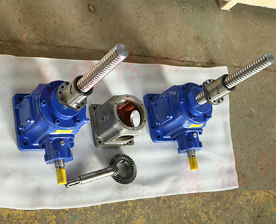 齒輪<strong>絲桿升降機</strong>